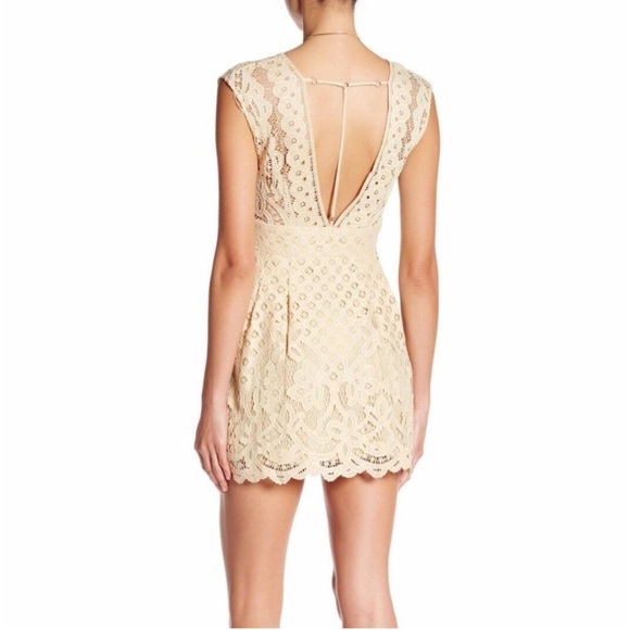 Free People One Million Lovers Ivory Cream Crochet Lace V-Neck Mini Dress Size 6 - Picture 2 of 11